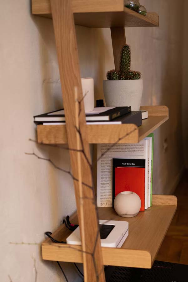 Benefits of using a ladder bookcase