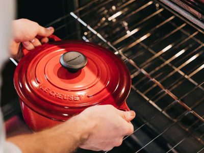 How Long Does Oven Stay Hot After Turned Off?